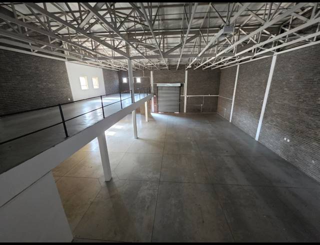 1,100M² WAREHOUSE TO LET IN STORMILL